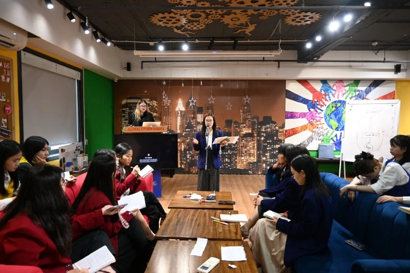 Sinh viên Asia University Vietnam tranh biện trong Chương trình Công dân toàn cầu, rèn tư duy phản biện và kỹ năng hội nhập quốc tế