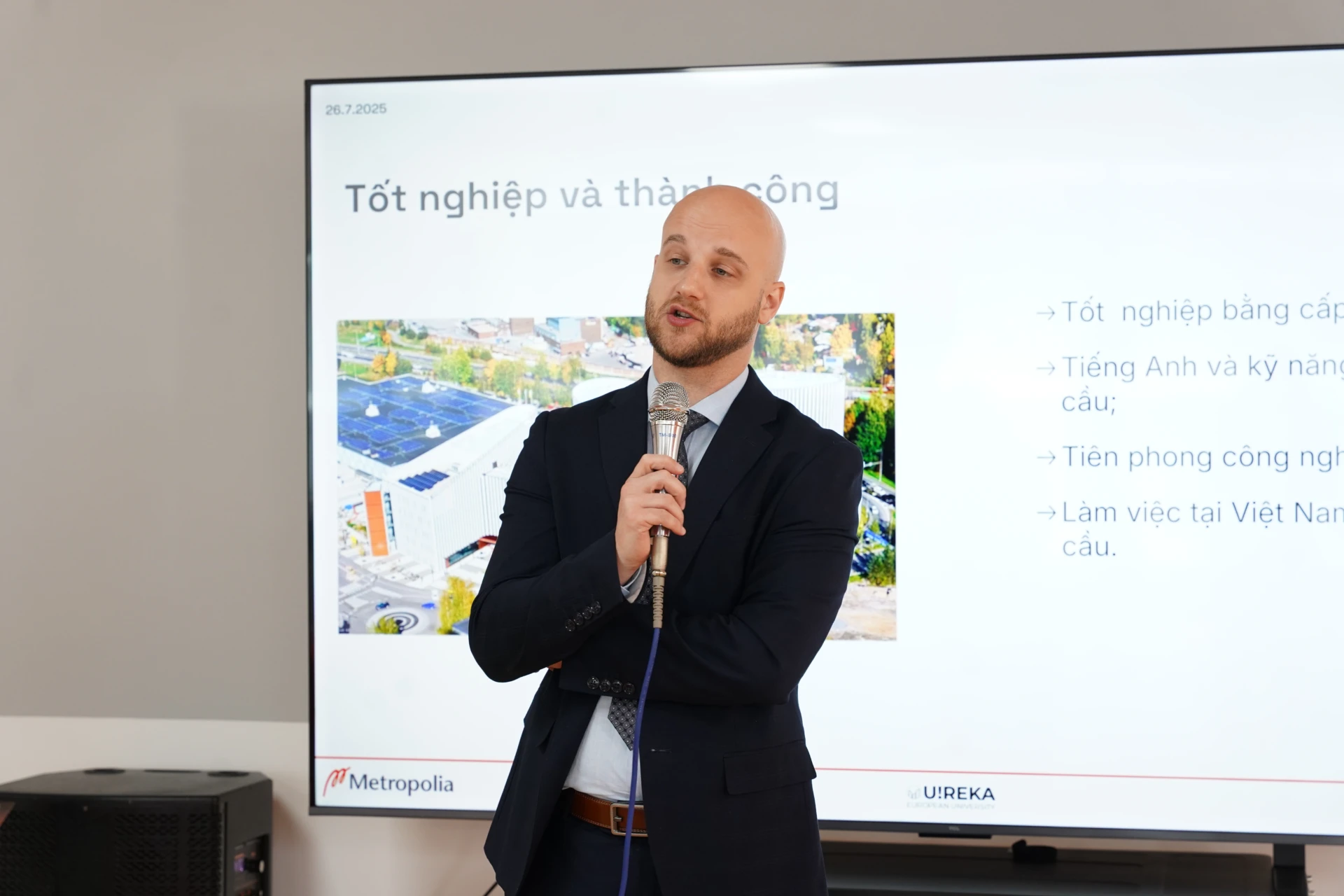 Dien gia chia se tai su kien Info day Finland Metropolia Vietnam