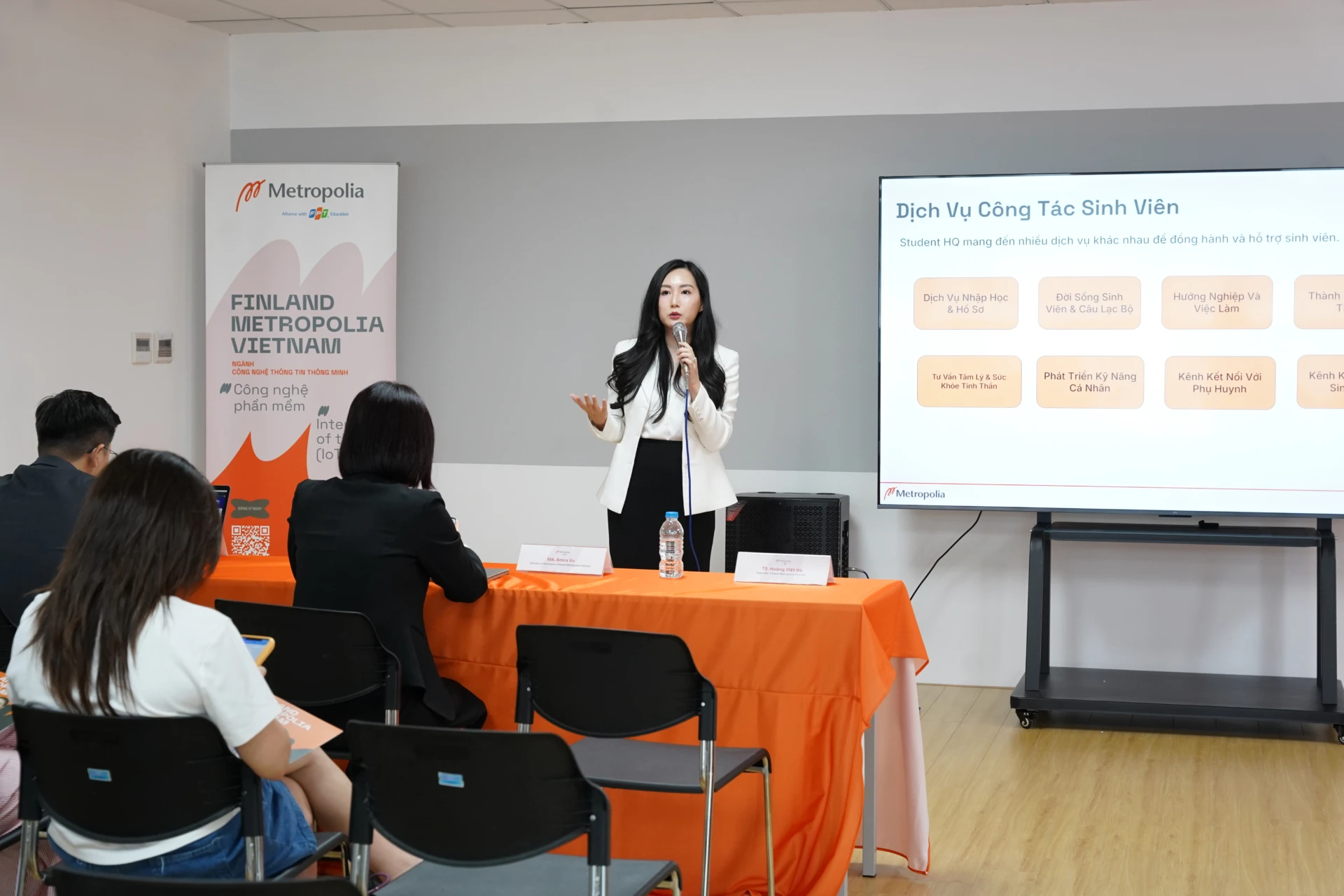 ThS. Cindy Nguyễn – Trưởng phòng Dịch vụ và Trải nghiệm Sinh viên chia sẻ về môi trường học tập thân thiện, hỗ trợ sinh viên phát triển toàn diện tại Finland Metropolia Vietnam.