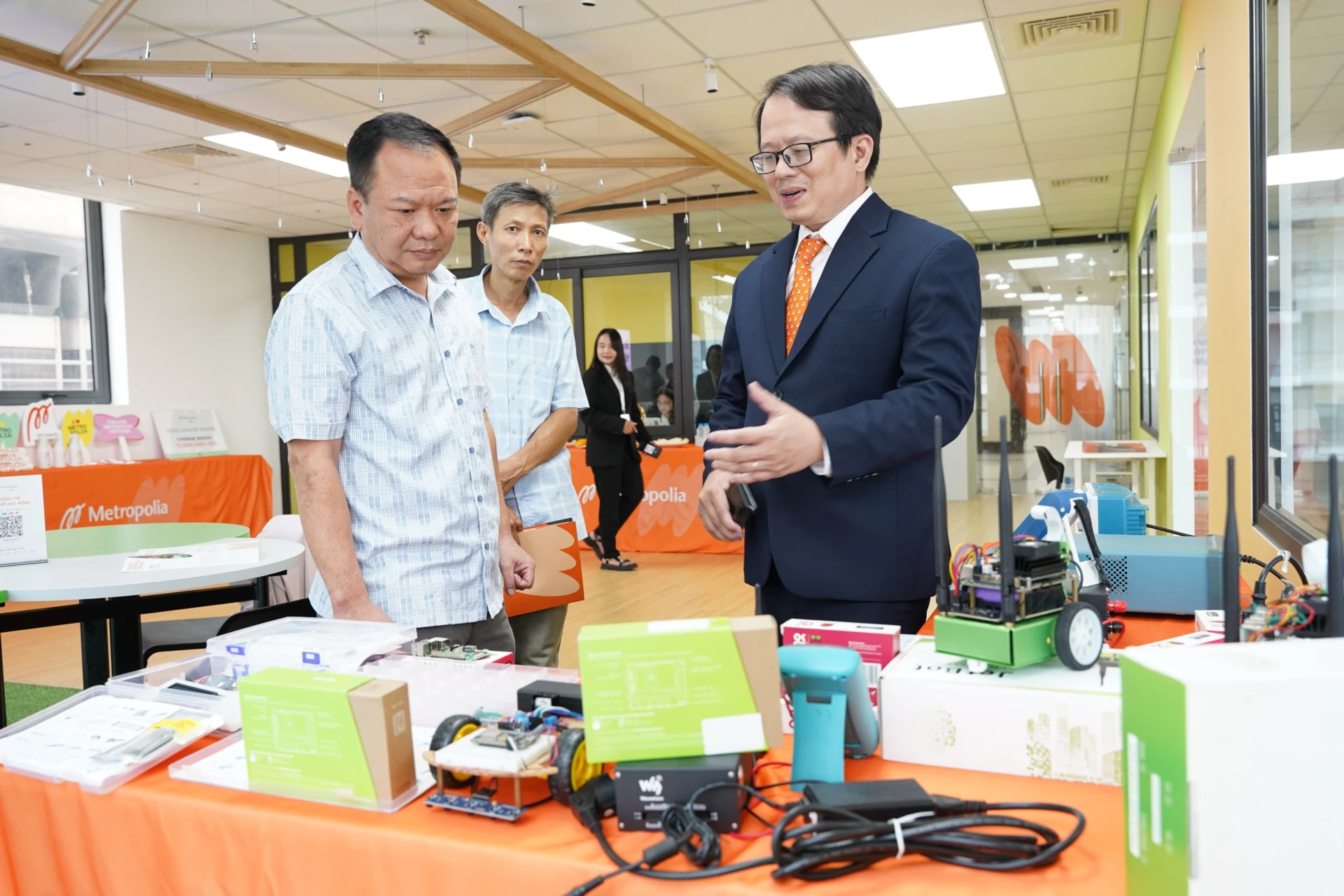 Triết lý đào tạo thực tiễn cùng thiết bị học tập hiện đại mở ra cơ hội học tập gắn liền ứng dụng thực tế cho sinh viên Finland Metropolia Vietnam 