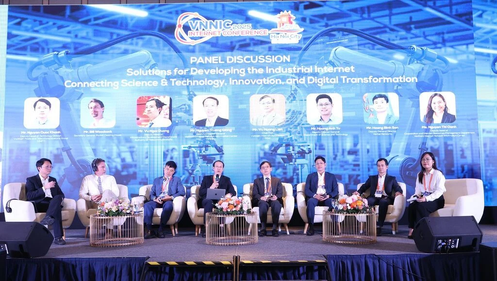 Phiên thảo luận "Tầm nhìn và chiến lược Internet công nghiệp" đã đưa ra những góc nhìn chiến lược, nhấn mạnh vai trò của việc tích hợp Internet vào các ngành công nghiệp nhằm thúc đẩy đổi mới và phát triển bền vững