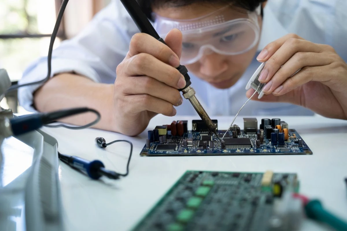Học IoT : Con đường chinh phục tương lai số từ đại học Ứng dụng hàng đầu Phần Lan 4 Phòng lab chính là nơi sinh viên Metropolia Vietnam hiện thực hóa những ý tưởng IoT, kiến tạo nên các sản phẩm công nghệ thông minh