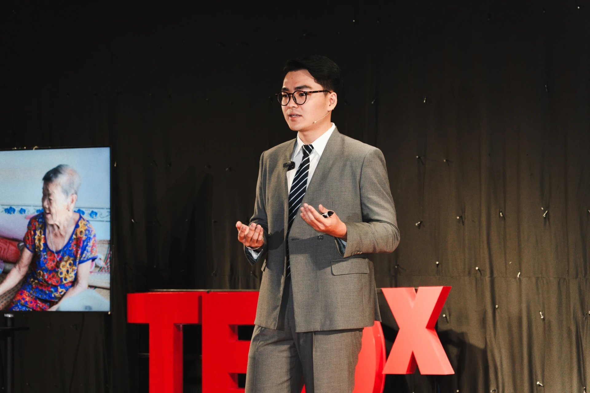 Nguyễn Huy Lâm – Cố vấn Khủng hoảng tại Crisis Intervention Unit và Levermore Global Scholar – diễn giả tại TEDxSwinburneVietnamDanang 2025 với chủ đề: “BEAM: Làm thế nào mà ai cũng có thể cứu một cuộc sống”