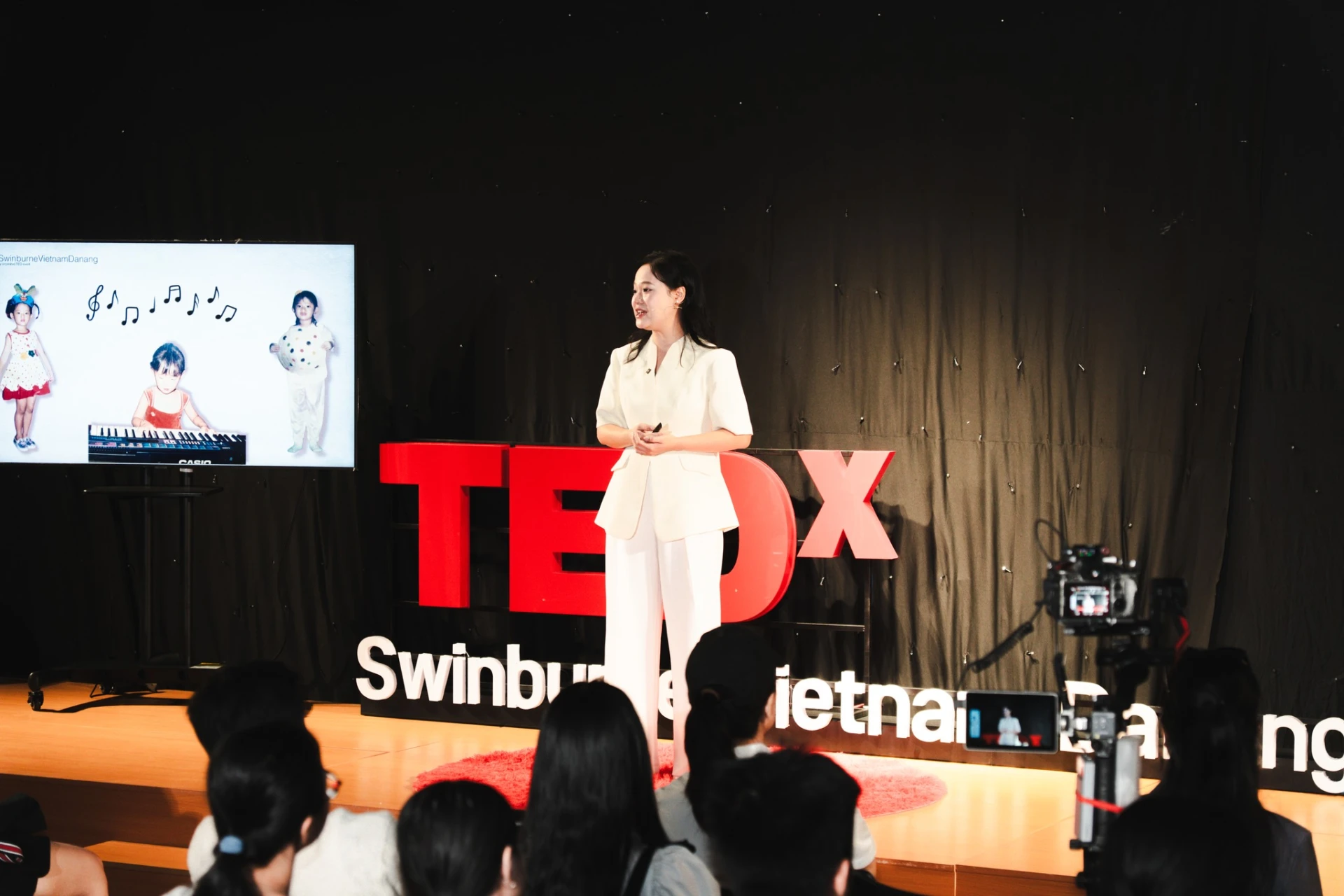 Huỳnh Thị Thục Uyển -  diễn giả tại TEDxSwinburneVietnamDanang-2025 thông qua bài nói"Phá vỡ im lặng – Can đảm đối diện sự khó chịu để mở ra đổi mới và kết nối” khuyến khích mọi người bỏ qua sự khó chịu và dũng cảm cất lên tiếng nói của mình, để tạo ra sự đổi mới và phát triển cho cả cá nhân và tập thể.