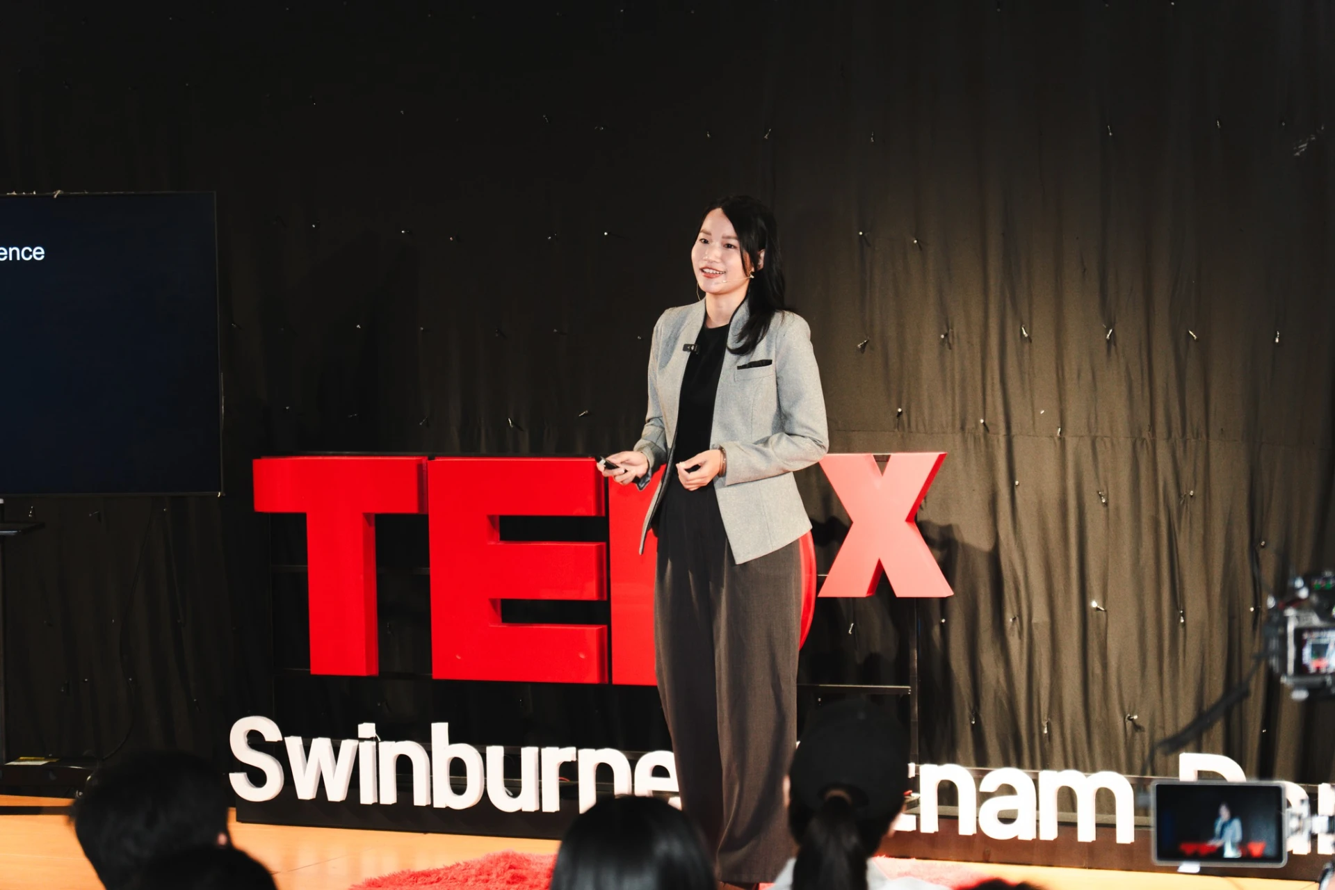 Nguyễn Huỳnh Hoài My – Kiến trúc sư Giải pháp Cao cấp tại Amazon Web Services (AWS) – diễn giả tại TEDxSwinburneVietnamDanang 2025 chia sẻ chủ đề độc đáo:"“Được định hình bởi thiết kế: Cách công cụ ta tạo ra định hình chính ta"