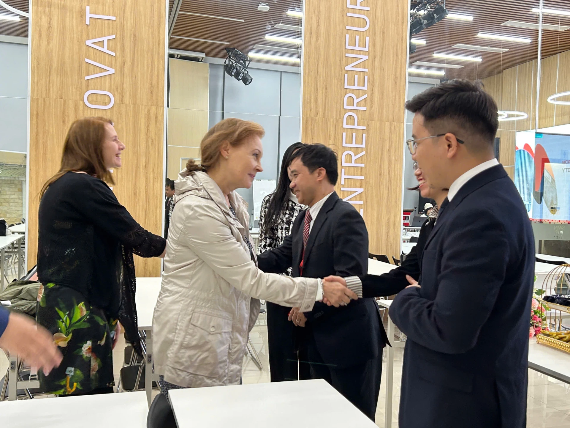 Hai đại diện Đại học Metropolia Phần Lan thăm Finland Metropolia Vietnam