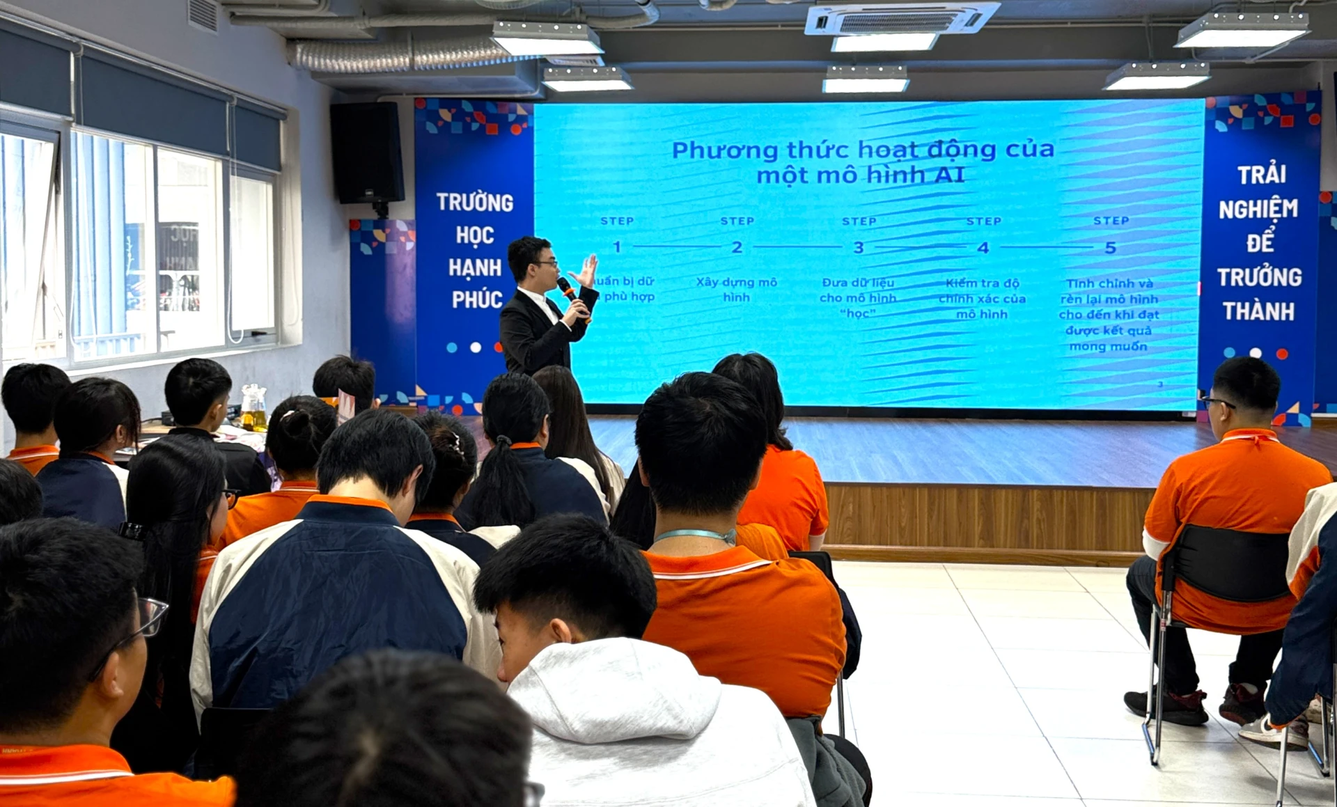 ThS. Nguyễn Thế Minh - giảng viên ngành Công nghệ thông tin thông minh giúp học sinh có cái nhìn toàn cảnh hơn về AI và ứng dụng của AI trong đời sống