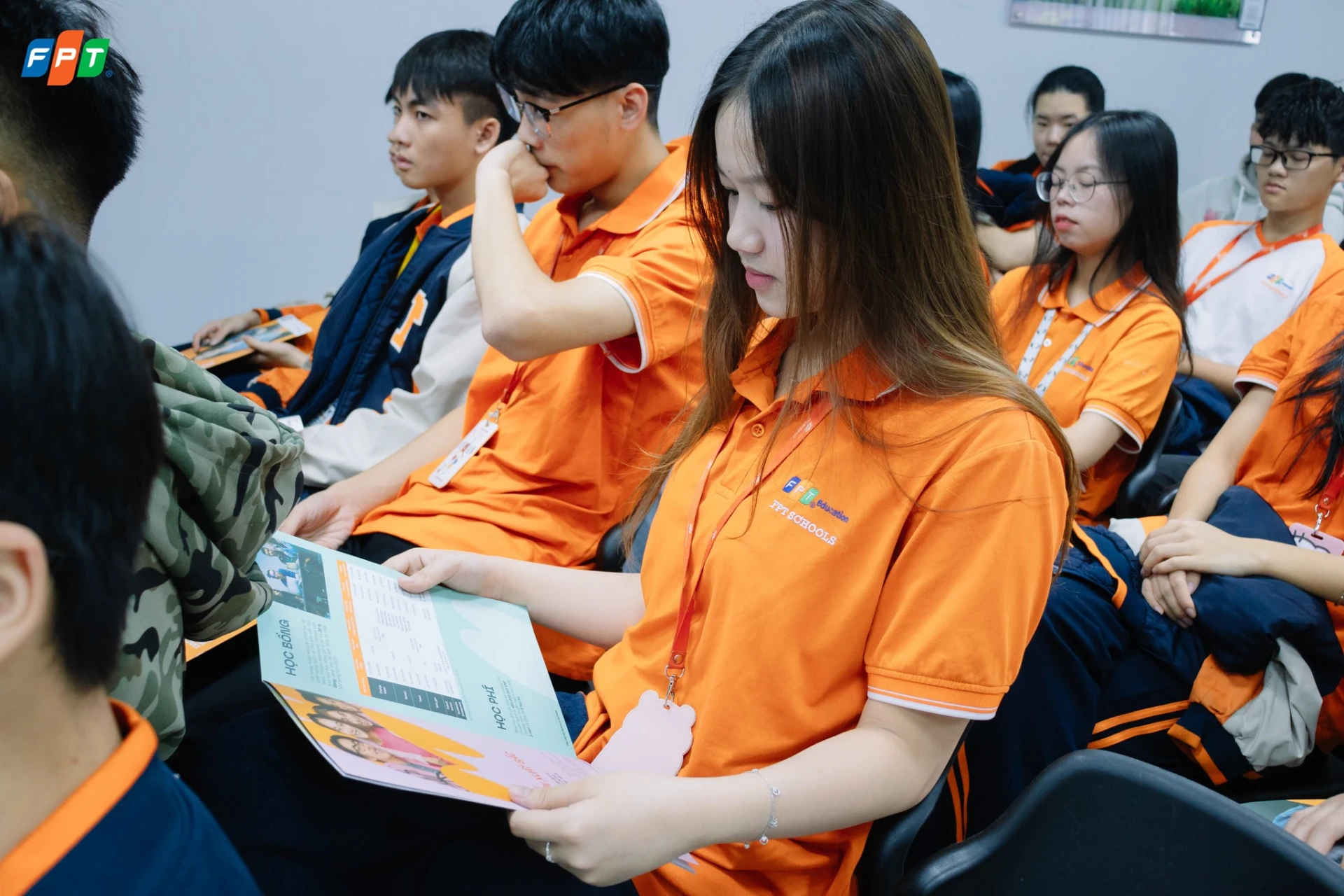 Học sinh lớp 12 tìm hiểu về chương trình công nghệ thông minh và xu hướng nghề nghiệp trong tương lai