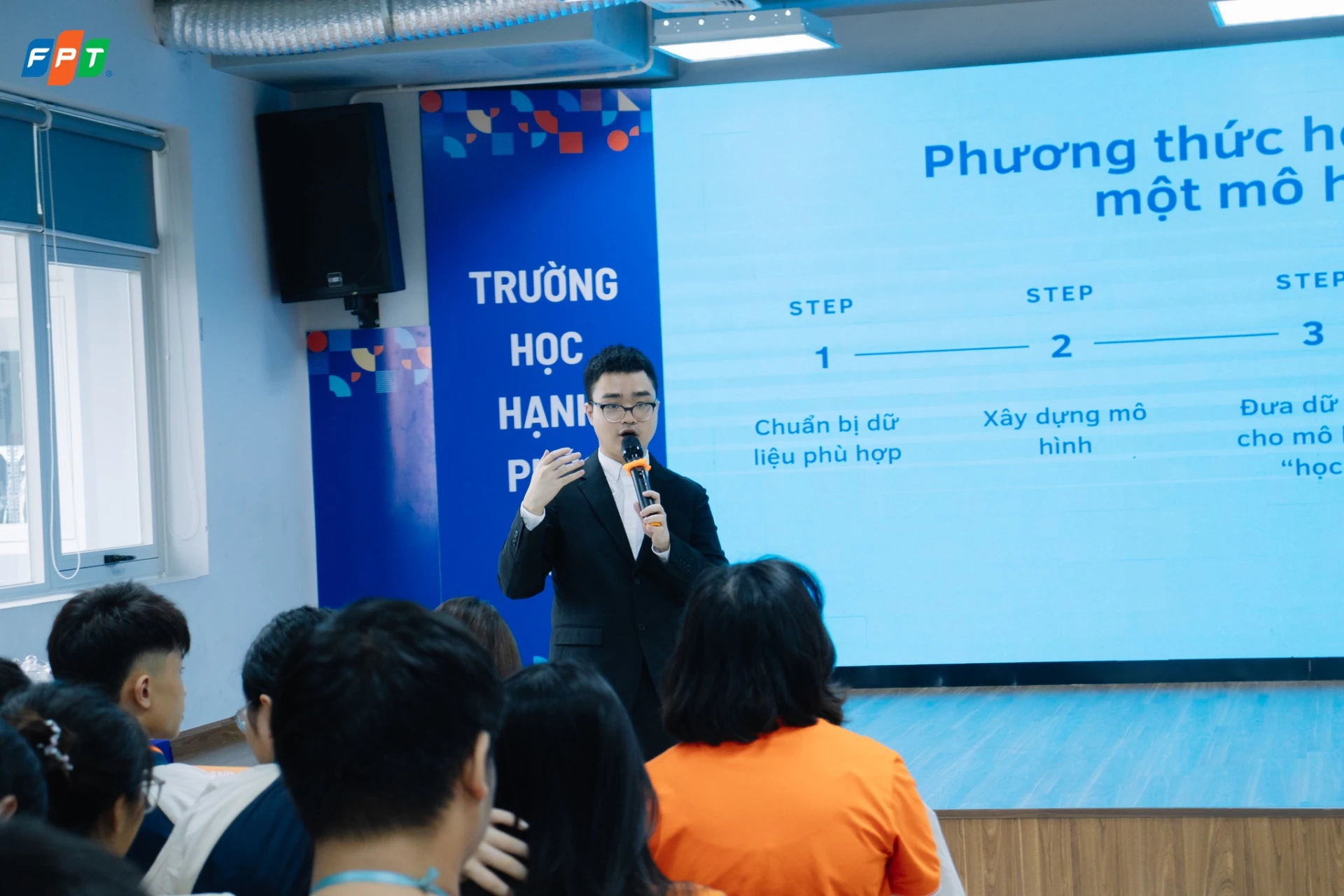 ThS. Nguyễn Thế Minh - giảng viên ngành Công nghệ thông tin thông minh giúp học sinh có cái nhìn toàn cảnh hơn về AI và ứng dụng của AI trong đời sống