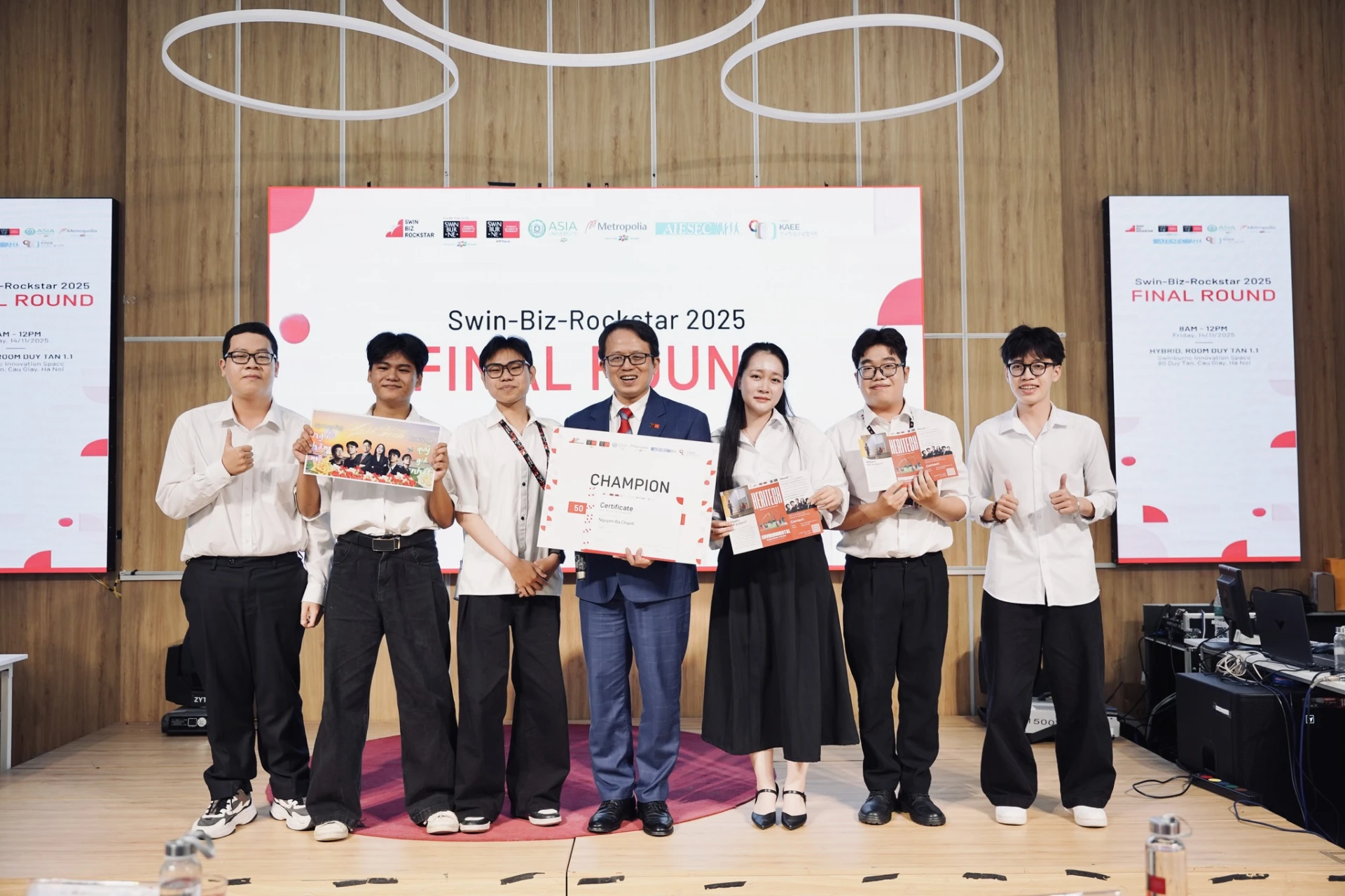 Team HeriTech - chủ nhân dự án " Hệ thống giám sát tổng thể cho bảo tàng" xuất sắc giành giải thưởng cao nhất cuộc thi năm nay