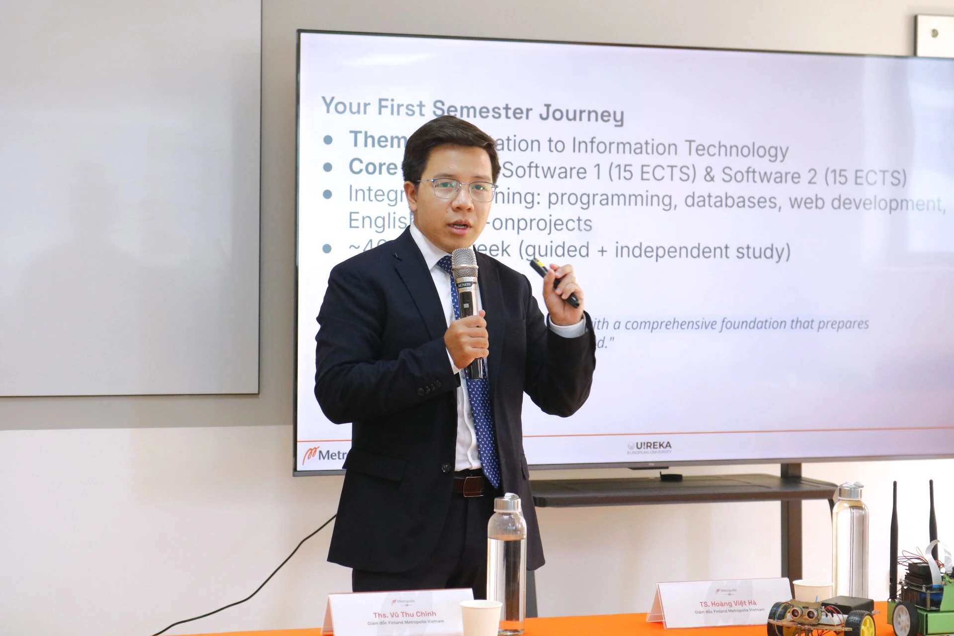 TS.Peter Pham (Phạm Văn Đại) - Trưởng khoa công nghệ thông tin thông minh Finland Metropolia Vietnam - giảng viên có nhiều công trình nghiên cứu lớn có giá trị quốc tế trong lĩnh vực công nghệ thông tin thông minh.
