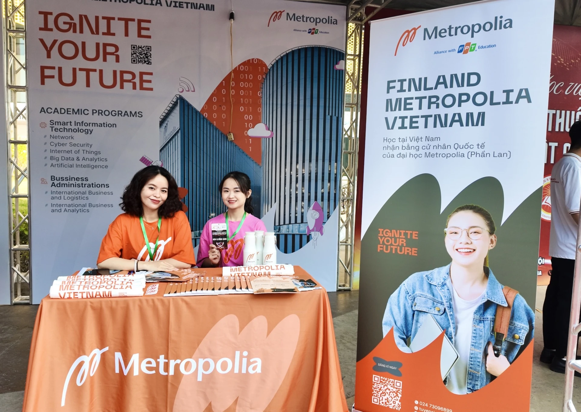 Gian hàng của Finland Metropolia Vietnam tại “Ngày hội Sinh viên với Chung khảo Cuộc thi Sinh viên An ninh Mạng 2025”