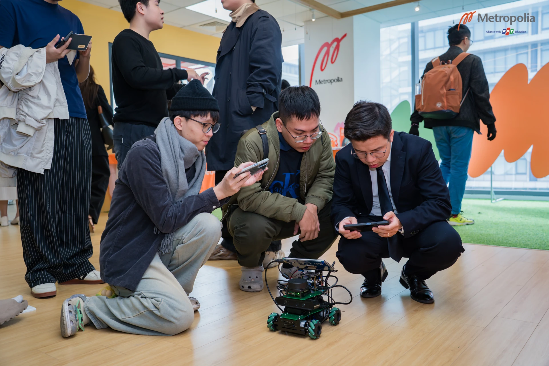 Học sinh trải nghiệm lớp học Công nghệ thông tin thông minh tại Info Day