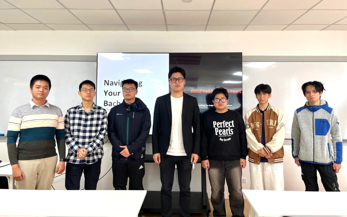 Buổi gặp gỡ giữa Kỹ sư Dương Quốc Khánh (người thứ 4 từ trái sang) và sinh viên Metropolia Vietnam không chỉ mang đến kiến thức chuyên môn mà còn mở ra những tư duy thực chiến cho các chuyên gia công nghệ tương lai