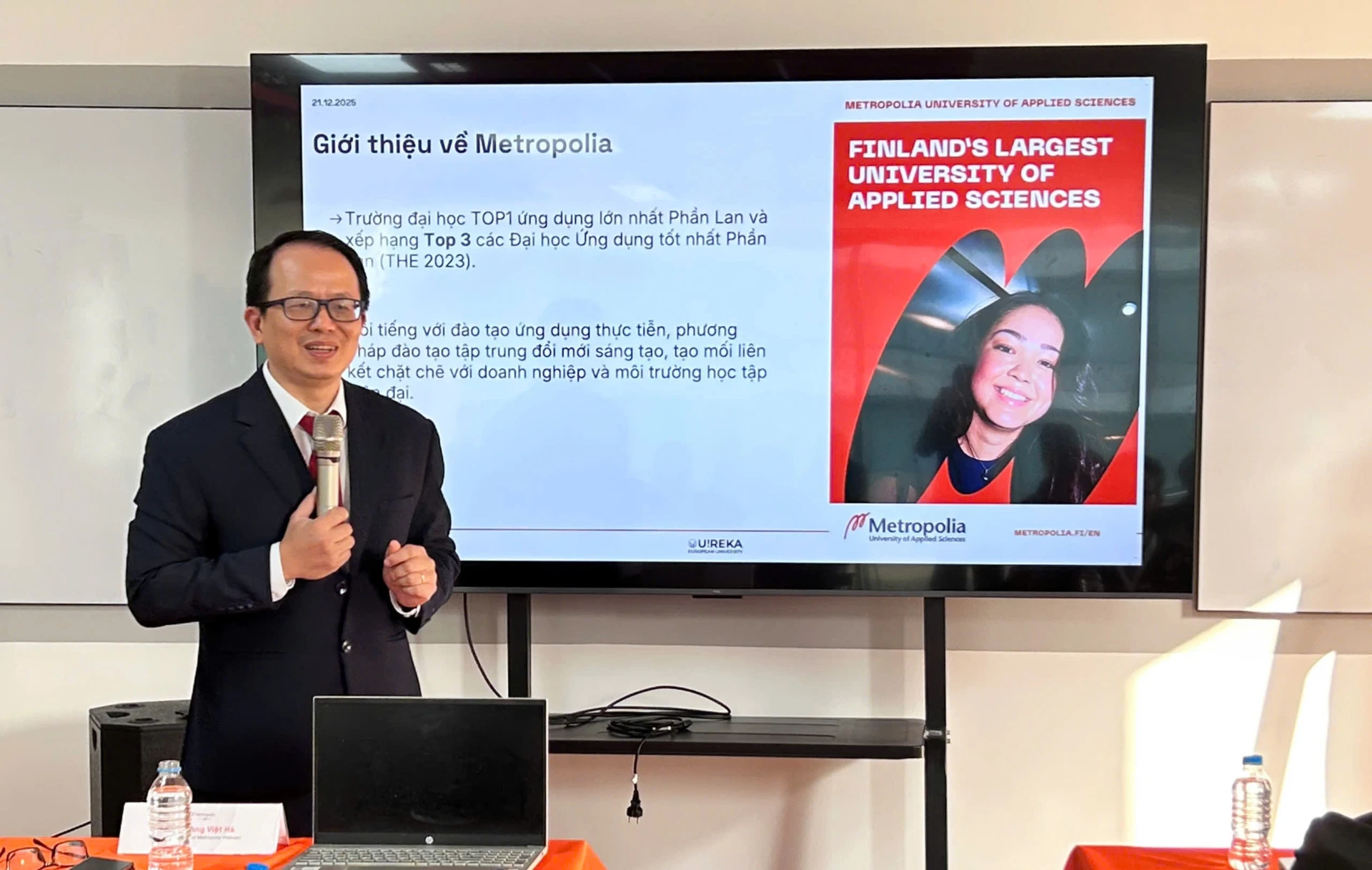 TS. David Hoang - Giám đốc Finland Metropolia Vietnam mang đến nhiều thông tin giá trị về chương trình đào tạo và xu hướng CNTT thông minh trong thời đại mới