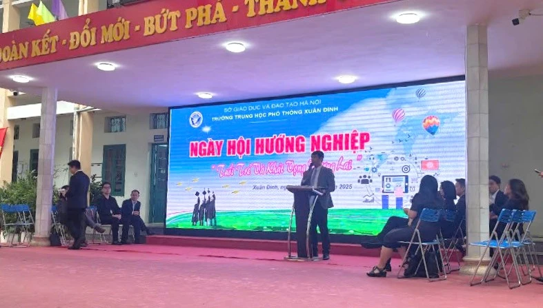 Ngày hội tư vấn hướng nghiệp tại Trường THPT Xuân Đỉnh, Hà Nội