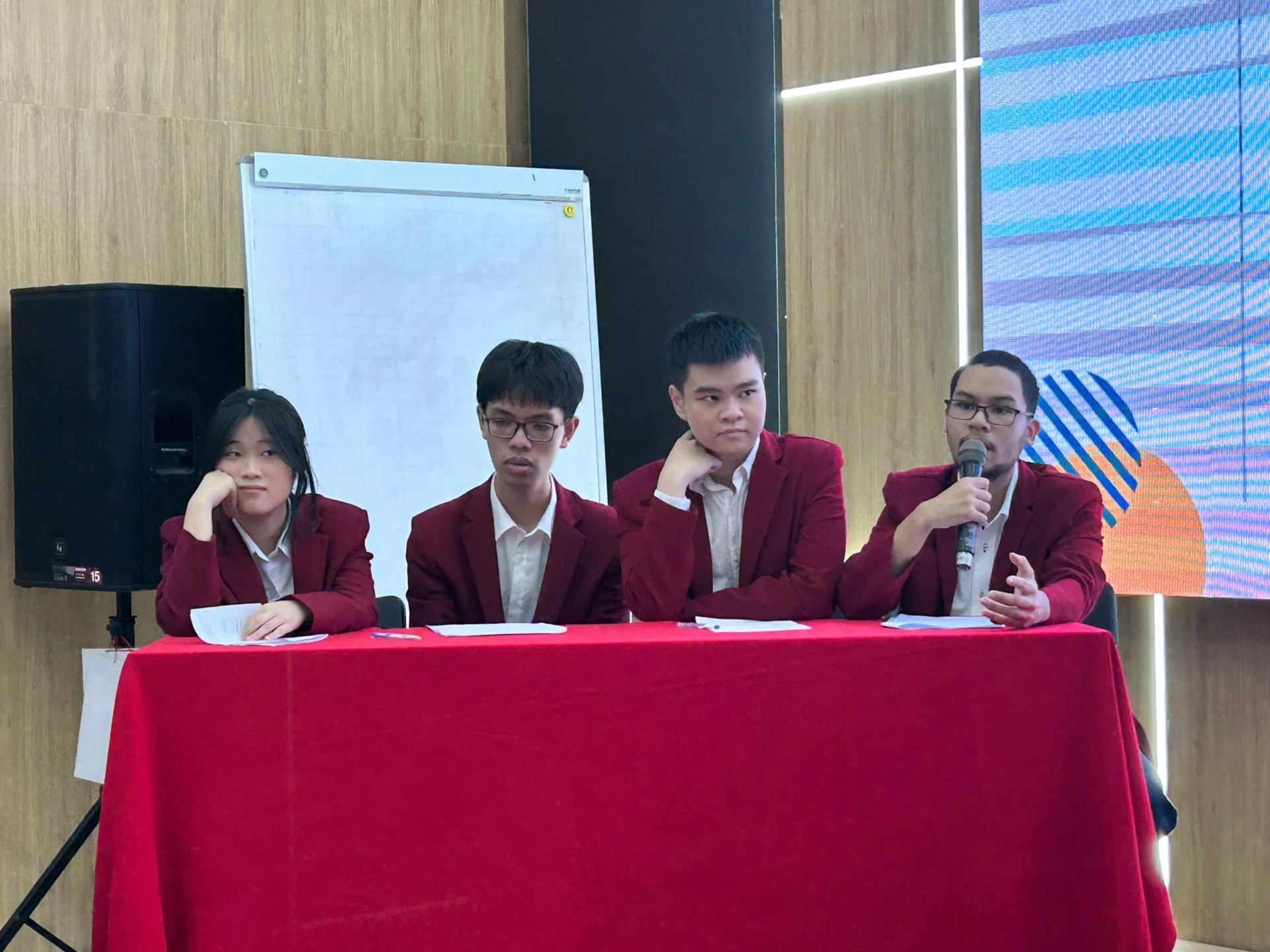 inter school debate 18