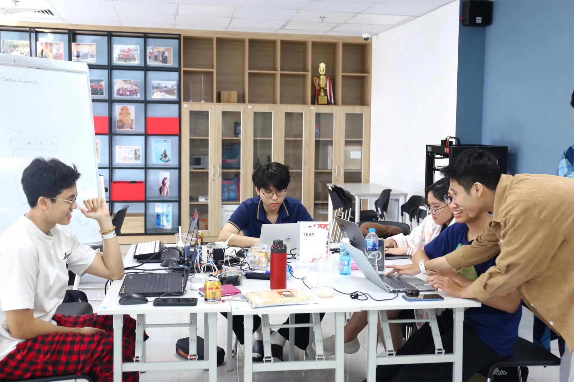 Swin Hackathon 2026 mở ra sân chơi không giới hạn, chào đón sinh viên từ mọi chuyên ngành cùng tham gia hiện thực hóa ý tưởng đột phá