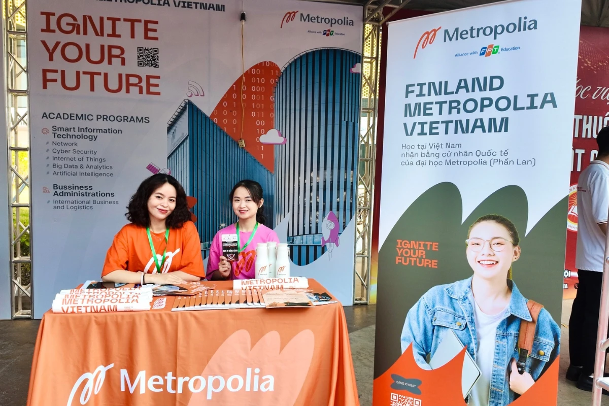 Đội ngũ cán bộ tư vấn Finland Metropolia Vietnam sẵn sàng đồng hành cùng học sinh và phụ huynh tại gian hàng trong chuỗi Ngày hội Tư vấn Tuyển sinh – Hướng nghiệp 2026.