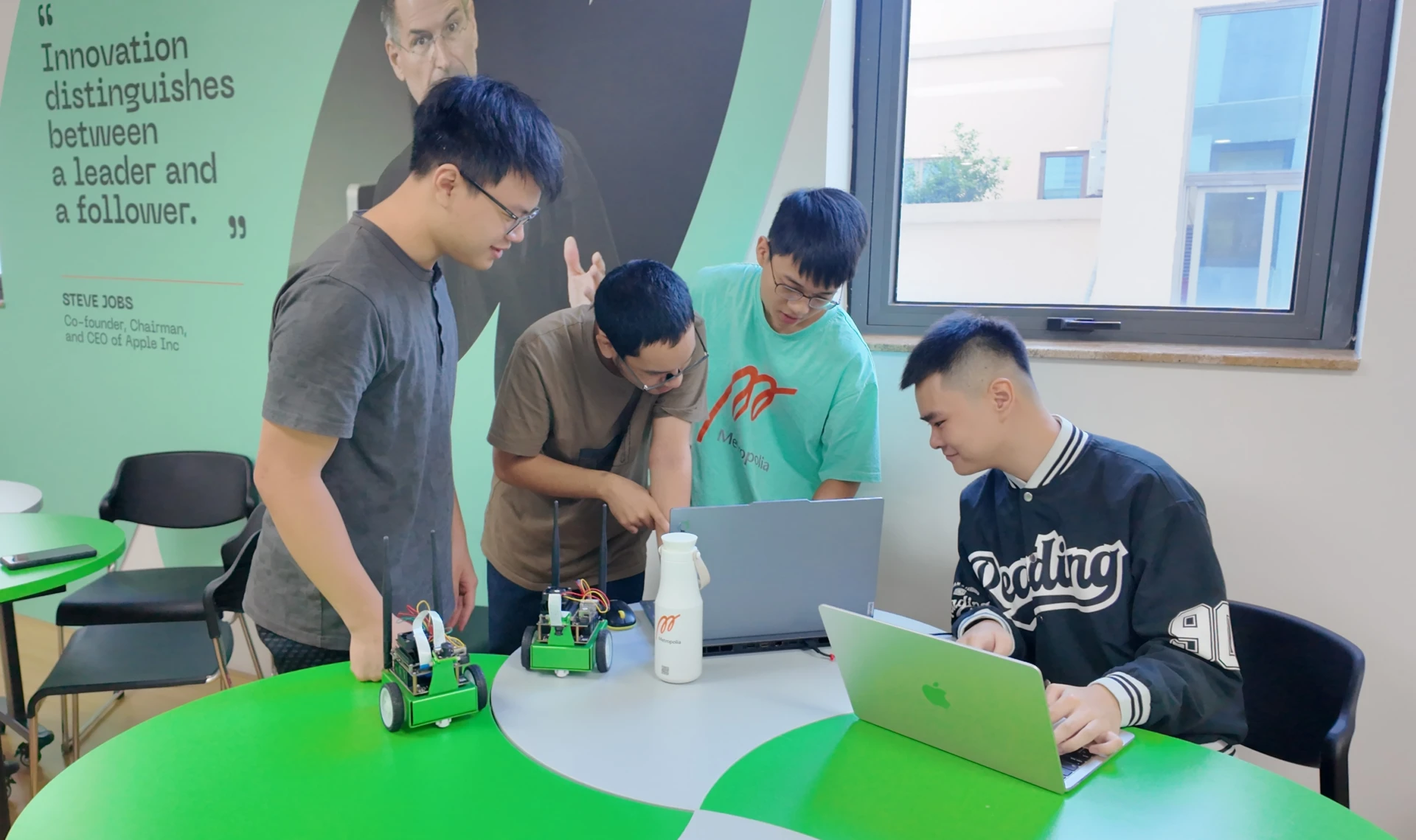 Sự đồng bộ hóa toàn diện về mô hình học tập thực chiến và hệ thống học liệu giúp sinh viên tại Việt Nam tiếp cận trọn vẹn lộ trình phát triển năng lực theo tiêu chuẩn giáo dục Phần Lan.