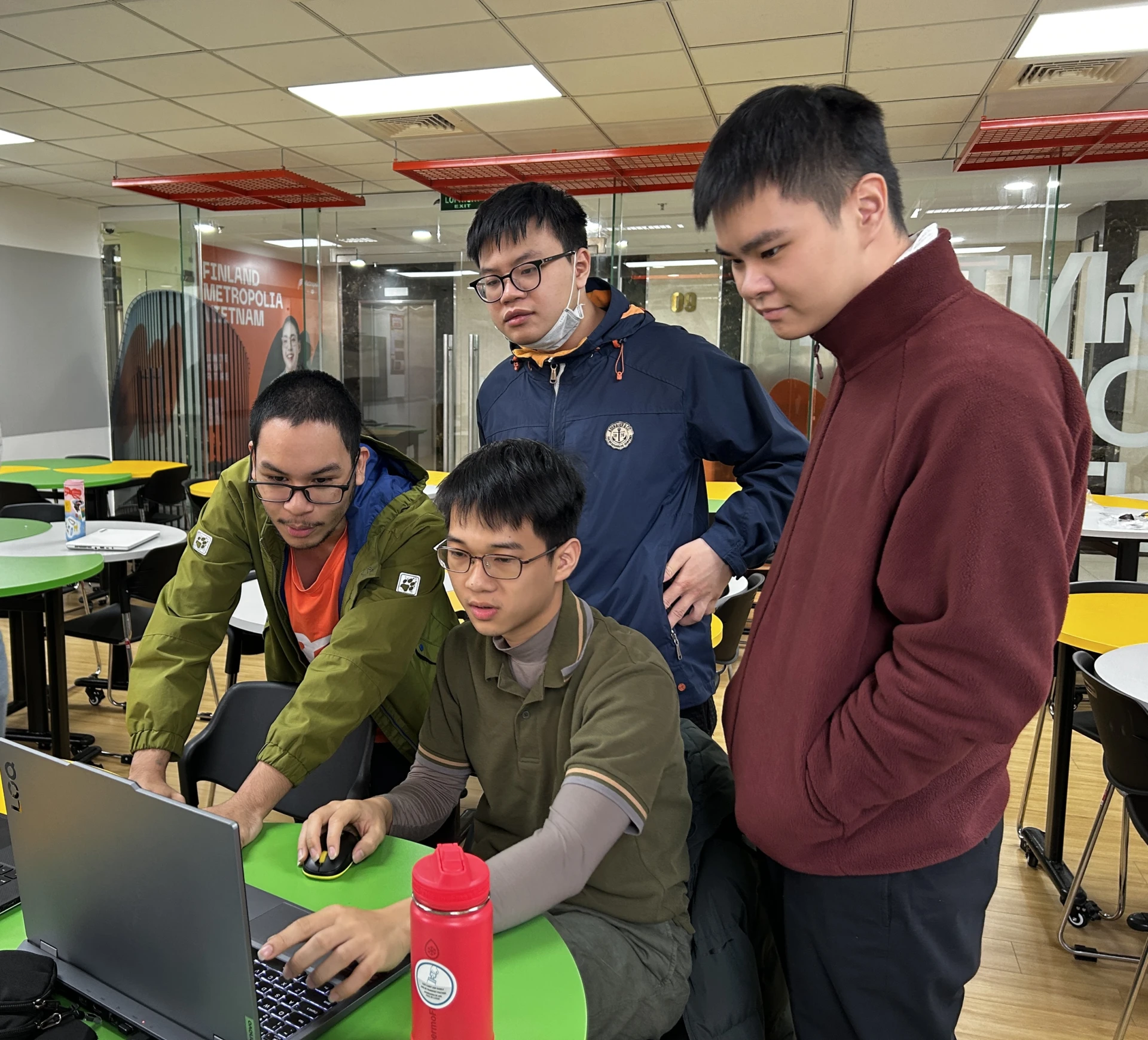  Nhóm LLMAO nghiên cứu giải pháp phòng chống gian lận chuẩn bị cho Swin Hackathon 2026