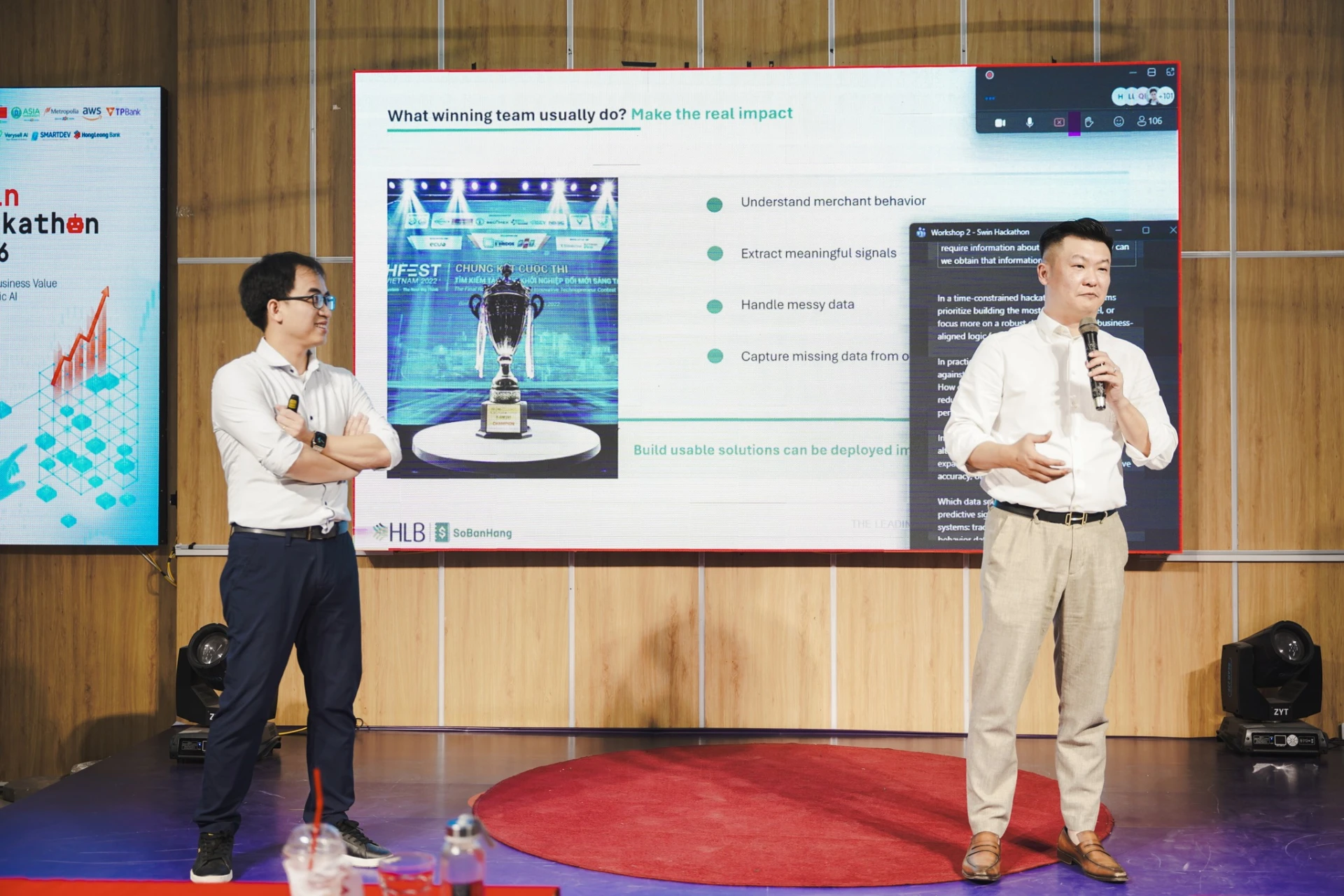 Sự giao thoa giữa tư duy quản trị ngân hàng bền vững từ Mr. Fred Lim (bên phải) và tinh thần đổi mới sáng tạo từ Mr. Bùi Hải Nam (bên trái) đã mang đến những góc nhìn đa chiều về tương lai ngành tài chính số cho sinh viên tại Swin hackathon