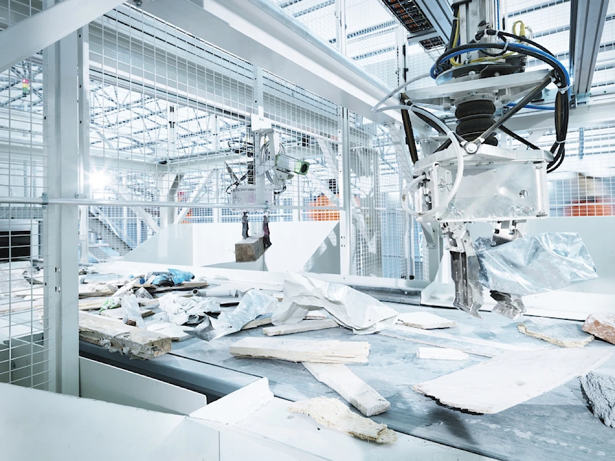 Ở Phần Lan từ 2022, Robot ứng dụng CNTT thông minh được hỗ trợ AI có thể phân loại rác thải độc hại