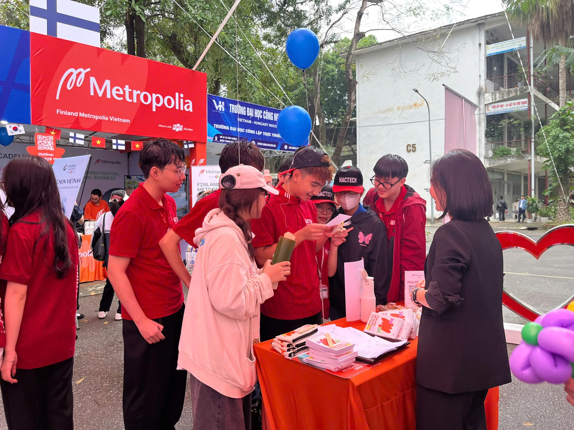 Metropolia VN tham gia ngay hoi tu van tuyen sinh huong nghiep 2026 7