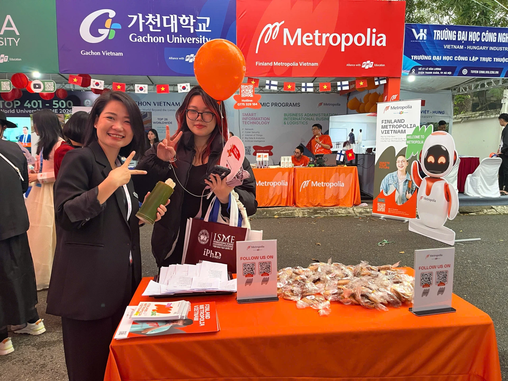 Metropolia VN tham gia ngay hoi tu van tuyen sinh huong nghiep 2026