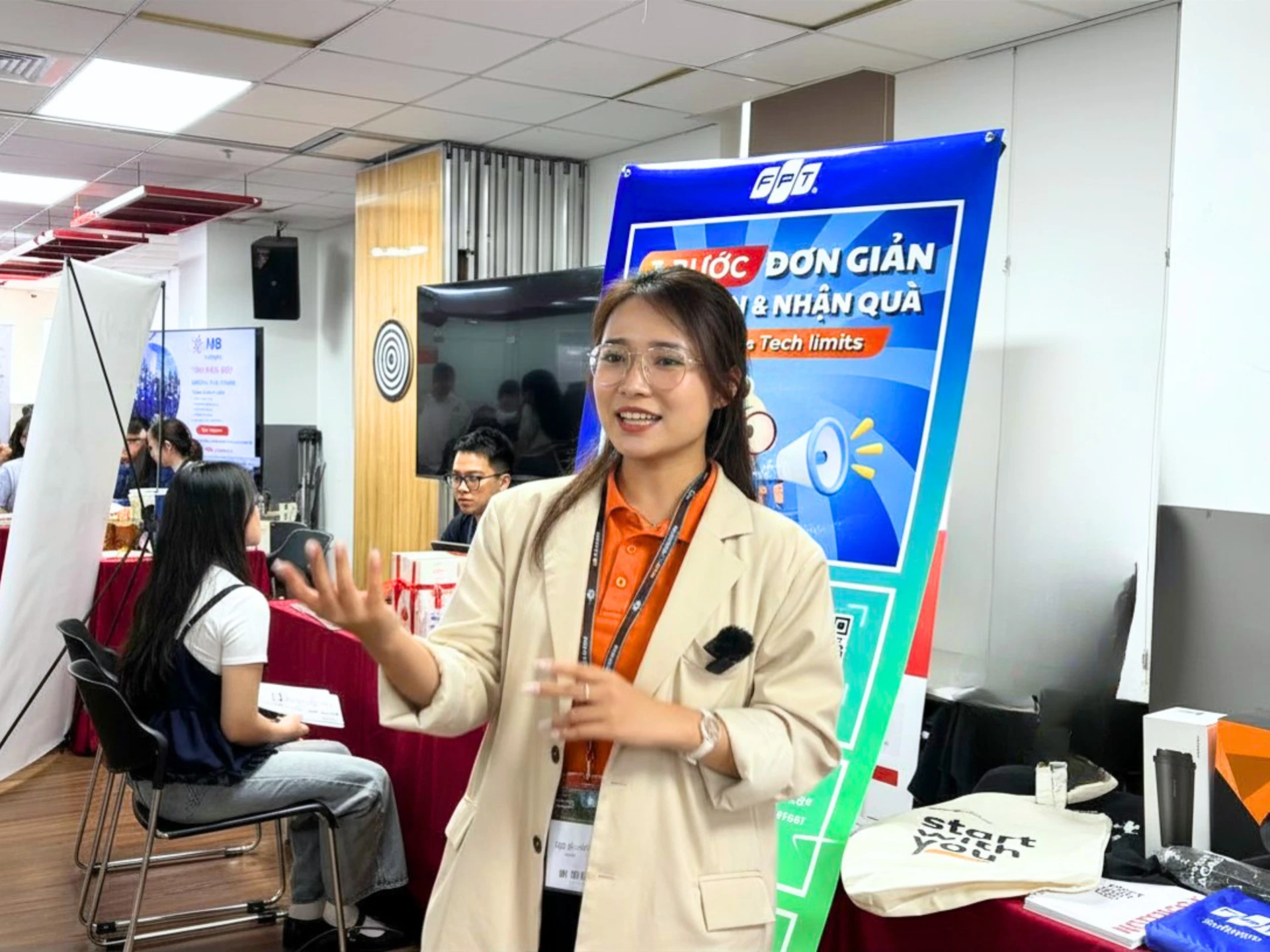 Bà Dương Thu Hương, Quản lý Chương trình R&D, FPT Software, đánh giá sinh viên được đào tạo trong môi trường quốc tế có lợi thế khi tham gia các dự án công nghệ toàn cầu