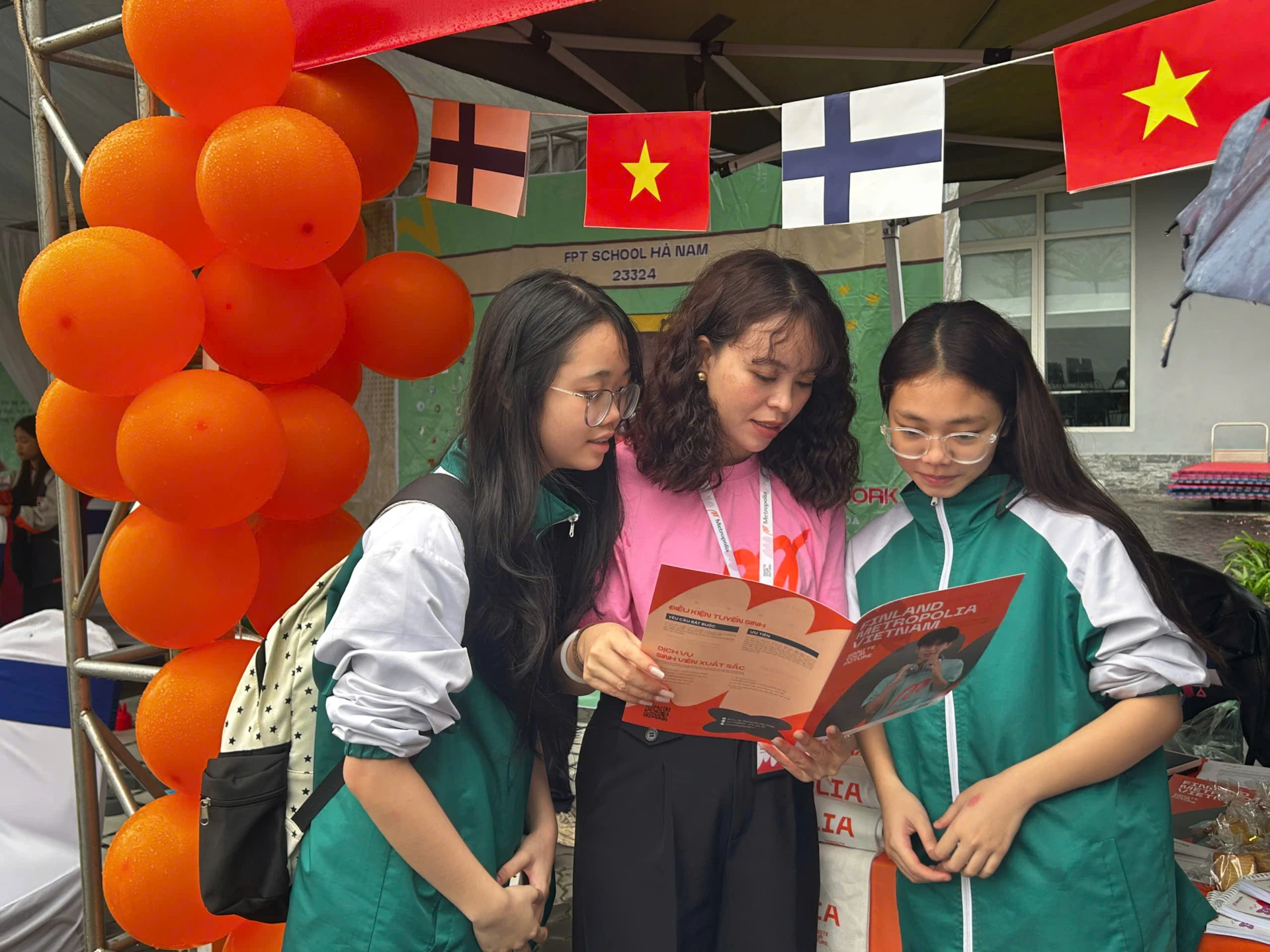 Đại diện Finland Metropolia Vietnam chia sẻ thông tin về mô hình giáo dục công nghệ ứng dụng chuẩn Phần Lan.