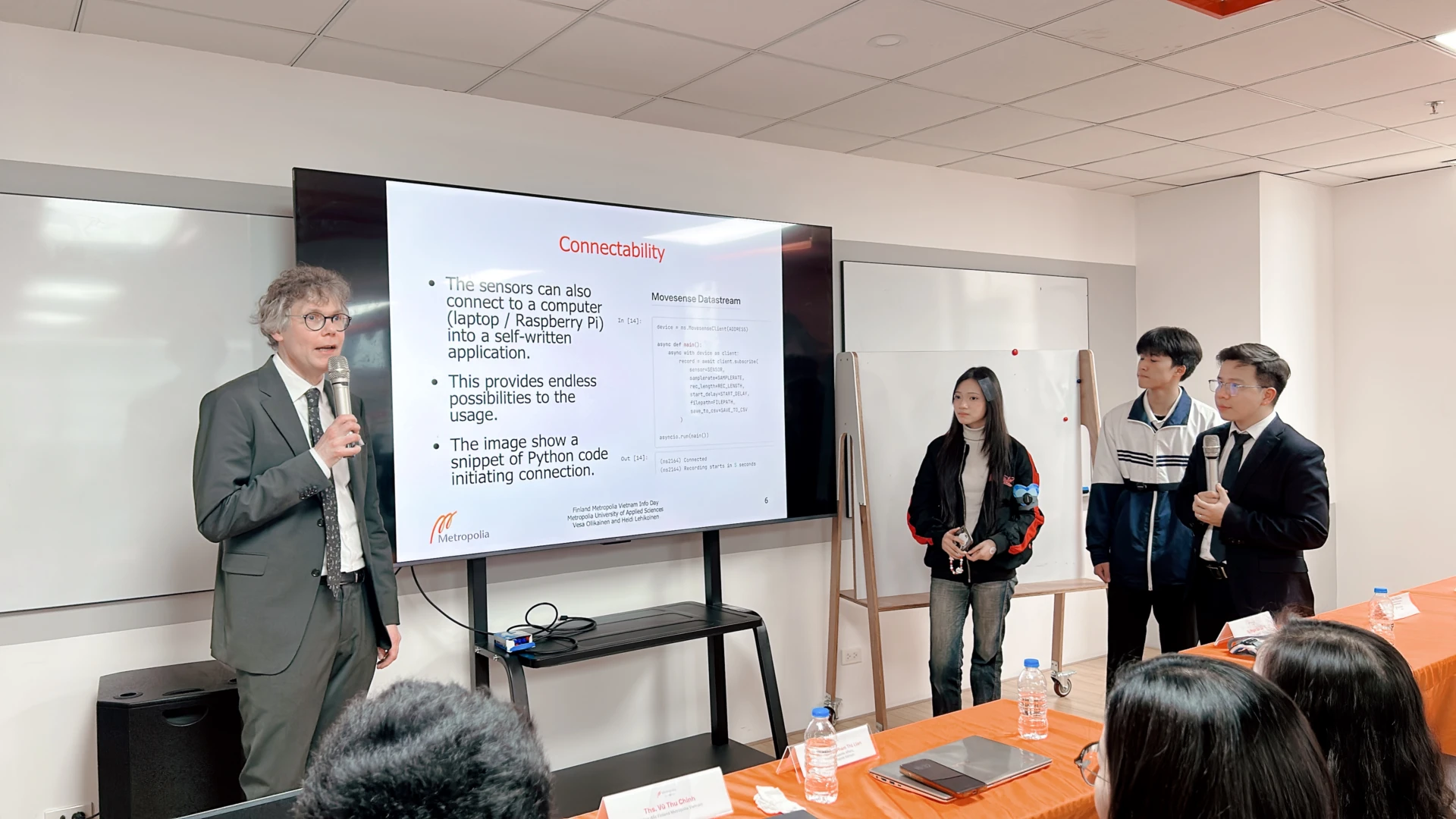 Mô hình đào tạo gắn với thực tiễn giúp người học từng bước làm chủ công nghệ mới như AI và dữ liệu