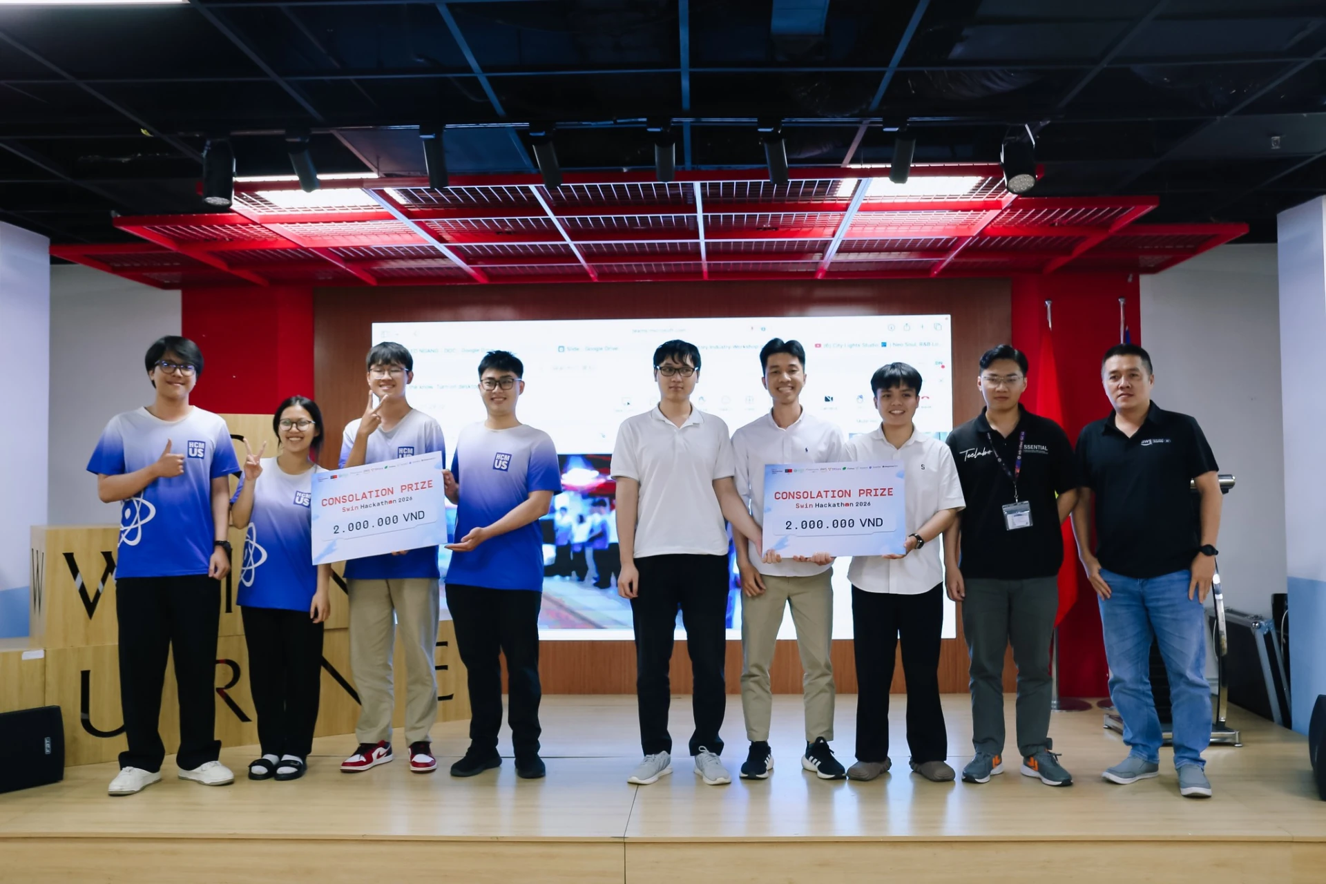 Hai đội IUS và SNACKATHON được vinh danh với giải Khuyến khích tại Swin Hackathon 2026