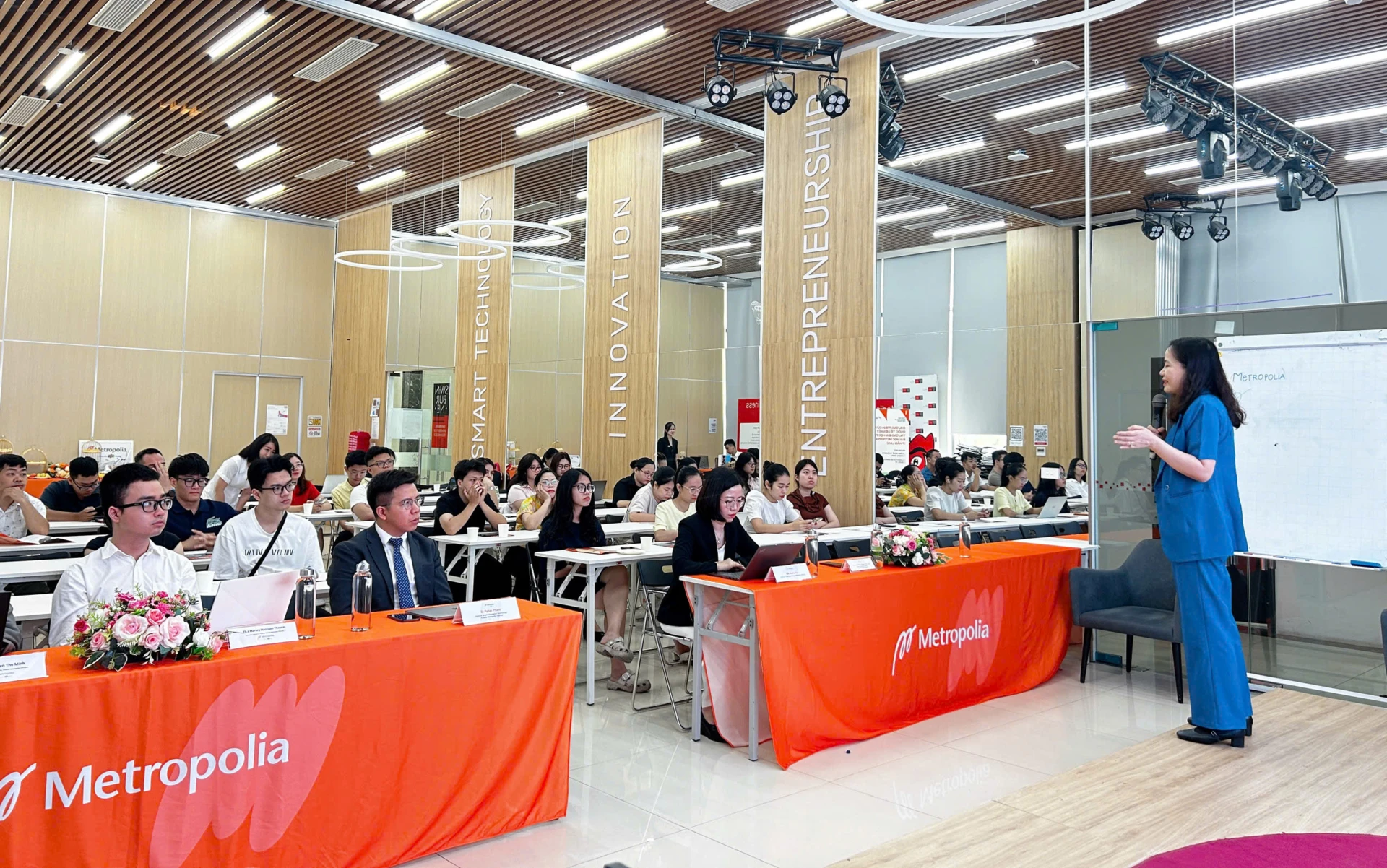 Info Day thu hút sự quan tâm của nhiều học sinh trước thềm kỳ thi tốt nghiệp THPT 2026.