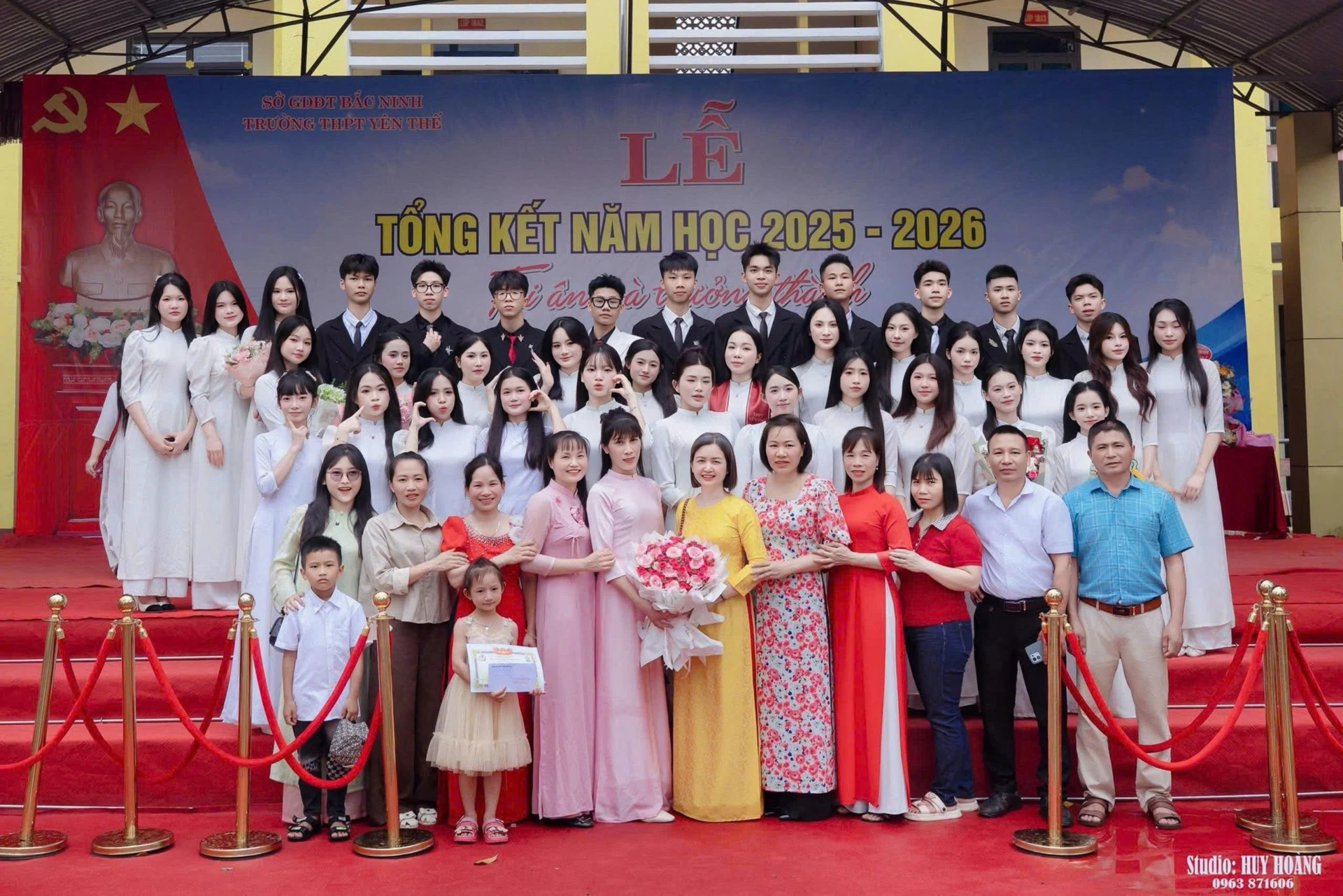 Sự đồng hành của thầy cô, bạn bè từ mái trường cấp 3 Yên Thế là một trong những động lực giúp Khánh Ly duy trì kết quả học tập tốt suốt những năm học phổ thông