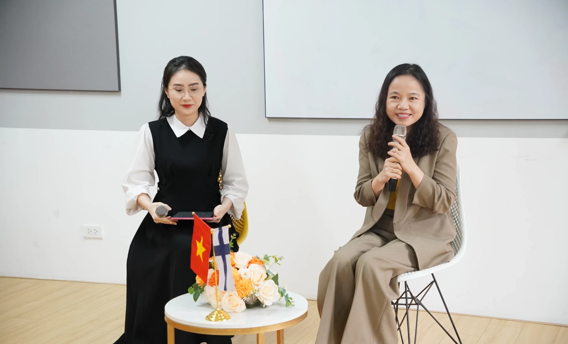 PGS.TS. Phạm Thị Liên chia sẻ về triết lý giáo dục ứng dụng Phần Lan và xu hướng đào tạo gắn với nhu cầu doanh nghiệp.