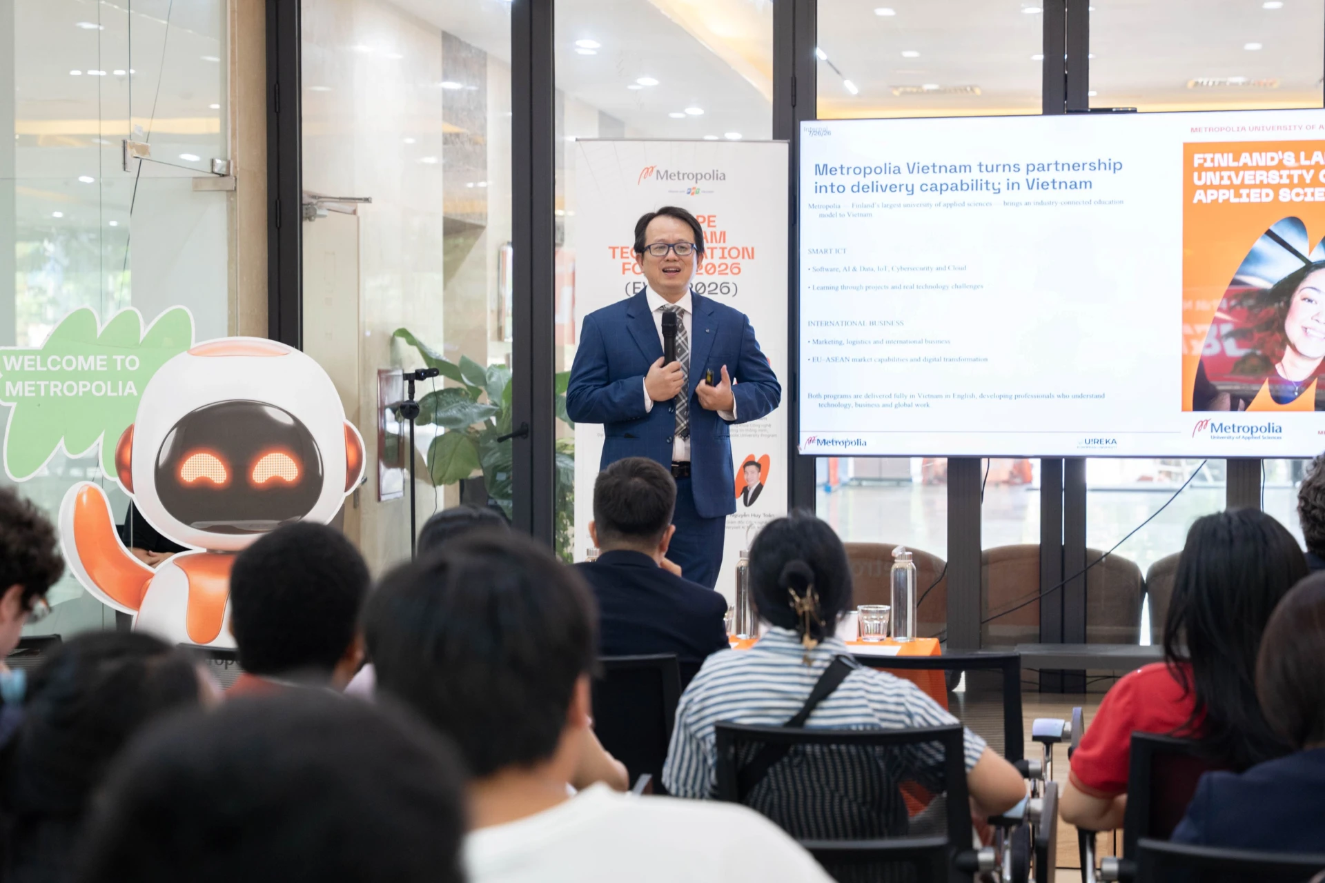 David Hoàng nhấn mạnh, hợp tác Việt Nam – châu Âu mở ra cơ hội phát triển nguồn nhân lực đáp ứng yêu cầu của nền kinh tế số. 