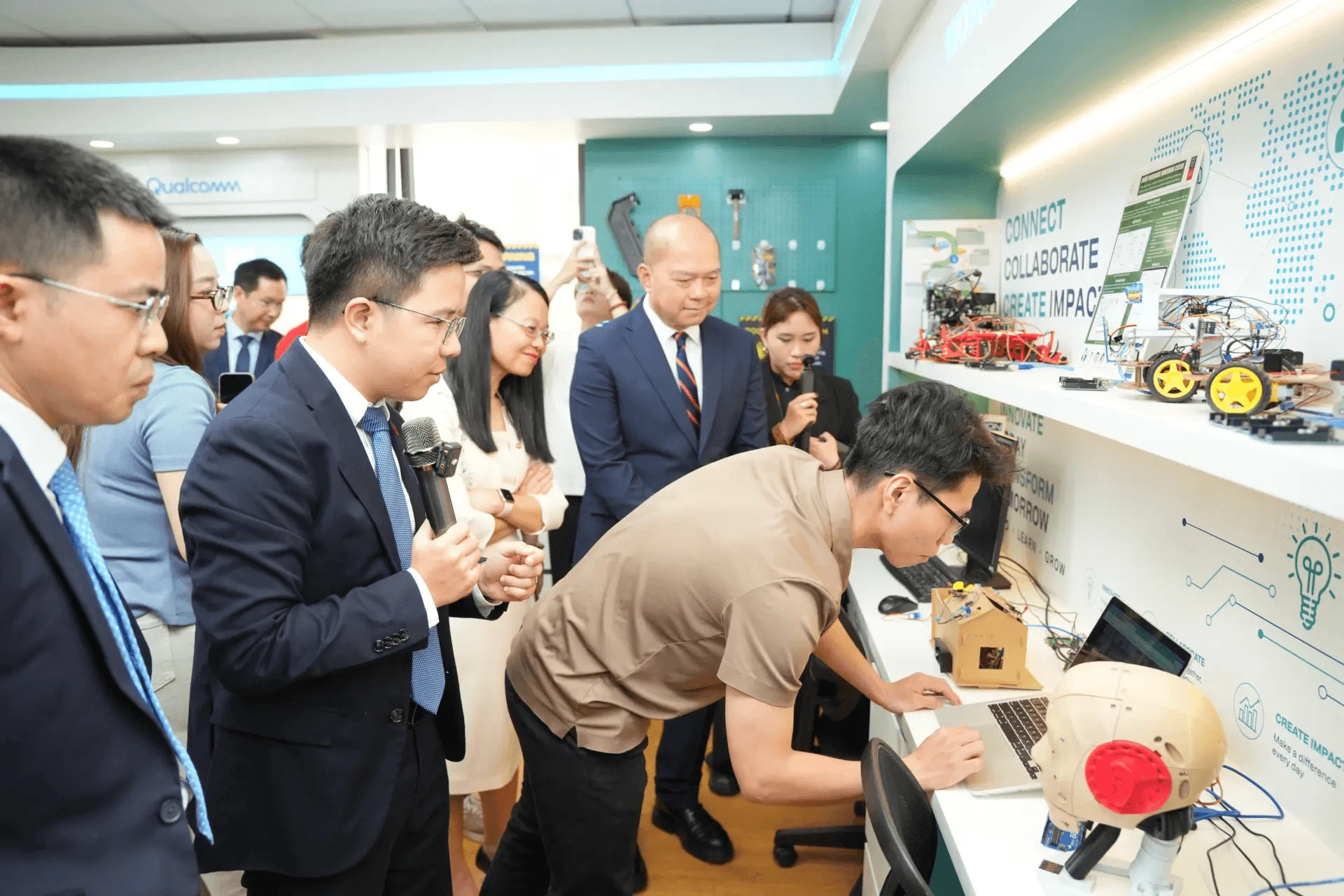phong lab ai metropolia dau tien tai dong nam a